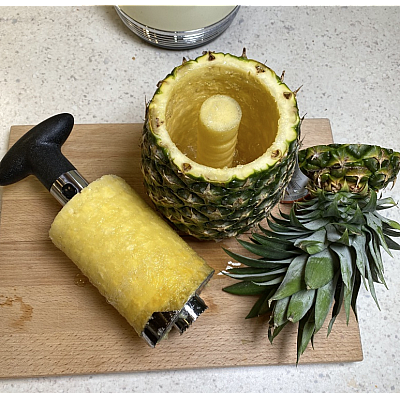 Aparat pentru decojit/feliat ananas