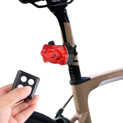 Semnalizare Bicicleta KXK-03 cu Telecomanda  Semnalizare si Incarcare USB