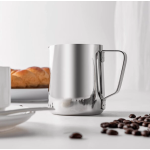 Cana din inox cu gradatie pentru spumare cu maner 600 ml Cana din inox cu gradatie pentru spumare cu maner 600 ml