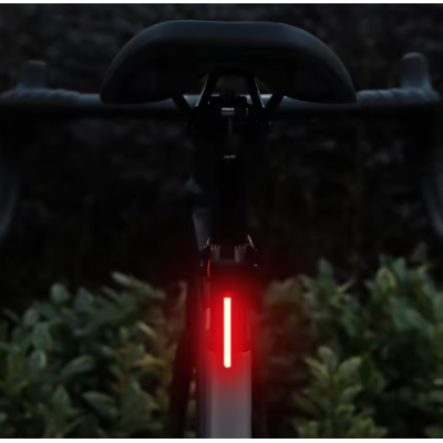Stop spate pentru bicicleta 8821 cu LED ROSU Stop spate pentru bicicleta 8821 cu LED ROSU