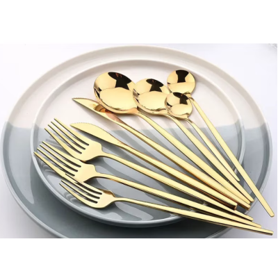 Set de 24 tacamuri elegante si rafinate cu un finisaj luxos AURII Set de 24 tacamuri elegante si rafinate cu un finisaj luxos AURII
