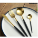 Set de 24 tacamuri elegante si rafinate cu un finisaj luxos NEGRU cu AURIU Set de 24 tacamuri elegante si rafinate cu un finisaj luxos NEGRU cu AURIU