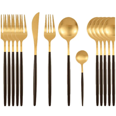 Set de 24 tacamuri elegante si rafinate cu un finisaj luxos NEGRU cu AURIU Set de 24 tacamuri elegante si rafinate cu un finisaj luxos NEGRU cu AURIU