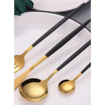 Set de 24 tacamuri elegante si rafinate cu un finisaj luxos NEGRU cu AURIU Set de 24 tacamuri elegante si rafinate cu un finisaj luxos NEGRU cu AURIU