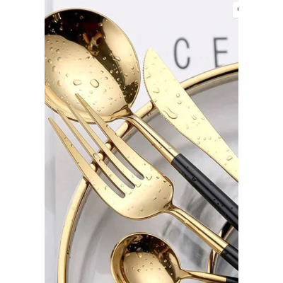Set de 24 tacamuri elegante si rafinate cu un finisaj luxos NEGRU cu AURIU Set de 24 tacamuri elegante si rafinate cu un finisaj luxos NEGRU cu AURIU
