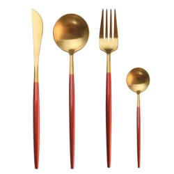 Set de 4 piese tacamuri in stil portughez- culoare rosu si auriu Set de 4 piese tacamuri in stil portughez- culoare rosu si auriu