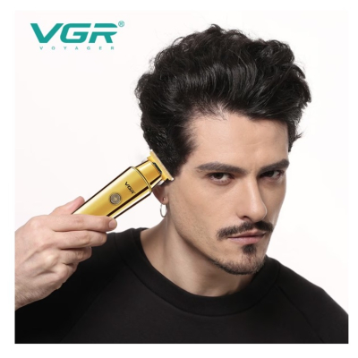 Aparat de tuns VGR-947 Auriu cu 4 atasamente