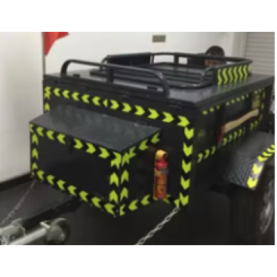 Banda reflectorizanta VERDE cu sageata NEAGRA tip fagure rola 25m x 5 cm