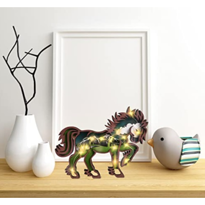 Decoratiune interioara luminoasa forma cal