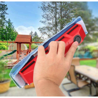 Dispozitiv magnetic special pentru curatatea geamurilor ROSU