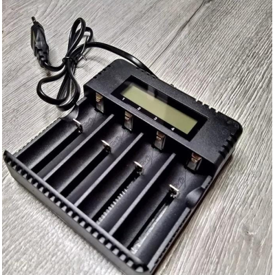 Incarcator HD-8992A cu DISPLAY 4 Acumulatori 4.2V Li-Ion 18650/26650 cu 4 Porturi la priza 220v