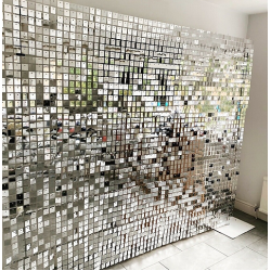 Panou decorativ model patrat cu paiete ARGINTIU cu SCLIPICI 30 x 30 cm Panou decorativ model patrat cu paiete ARGINTIU cu SCLIPICI 30 x 30 cm