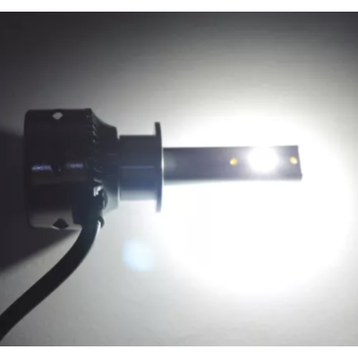 Set 2 becuri auto D8 H7 200W 30000 lumeni canbus