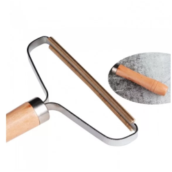 Set 2 x Perie pentru scame si parul de animale, maner de lemn