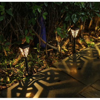 Set 6 lampi solare decorative pentru gradina alb cald model triunghi