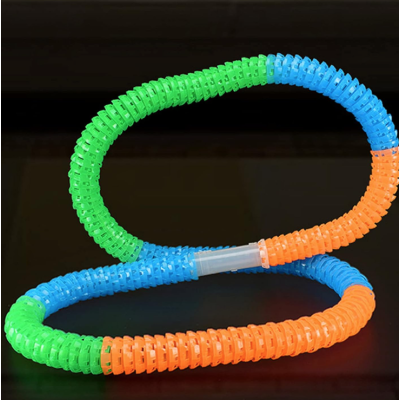 Set Masinuta Cu Pista Luminoasa 243 Piese Q Wj668