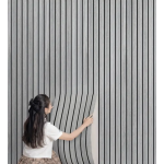 Tapet model riflaj lemn 3D GRI cu dungi 40 x 300cm