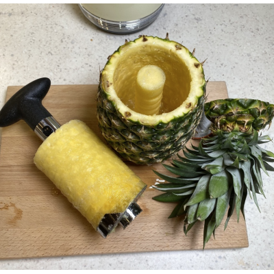 Aparat pentru decojit/feliat ananas