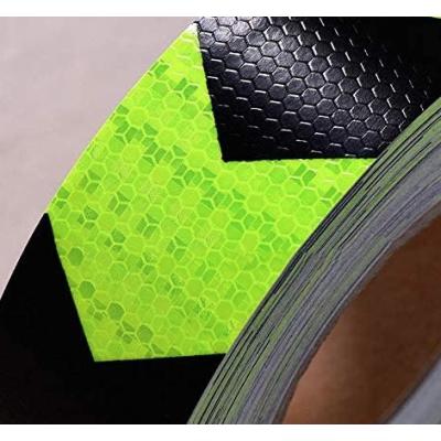 Banda reflectorizanta VERDE cu sageata NEAGRA tip fagure rola 25m x 5 cm