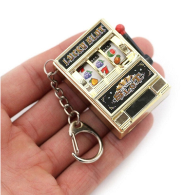 Breloc JackPot interactiv cu maneta Functionala 6 x 4 cm