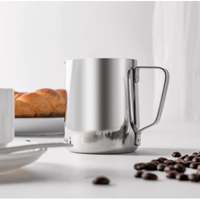 Cana din inox cu gradatie pentru spumare cu maner 600 ml