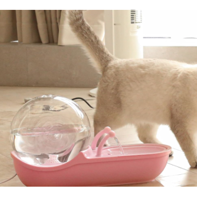 Dispenser de apa pentru animalute cu rezervor tip melc