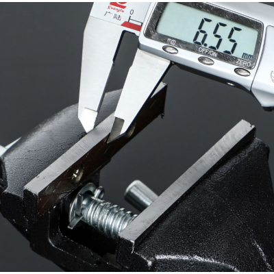 Menghina de Banc Rotativa cu Nicovala 125mm Fonta Negru