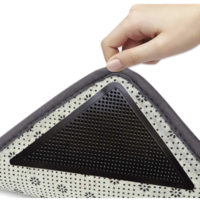 Set 4 Triunghiuri Anti Alunecare  Auto Adezive  pentru Fixare Covor  16cm