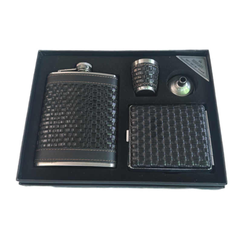 Set cadou format din 4 piese plosca palnie pahar tip shot si tabachera NEGRU CU MODEL