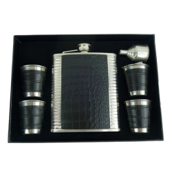 Set Cadou Plosca cu 4 Pahare si palnie model piele sarpe NEGRU