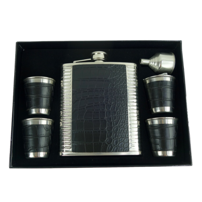Set Cadou Plosca cu 4 Pahare si palnie model piele sarpe NEGRU