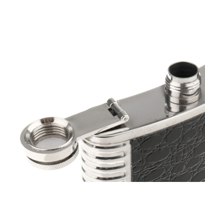 Set Cadou Plosca cu 4 Pahare si palnie model piele sarpe NEGRU