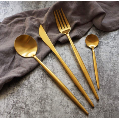 Set de 4 piese tacamuri in stil portughez- culoare auriu