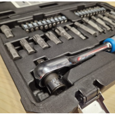 Trusa 34 piese biti clichet cu prindere dubla 1/4 biti si 3/8 tubulare