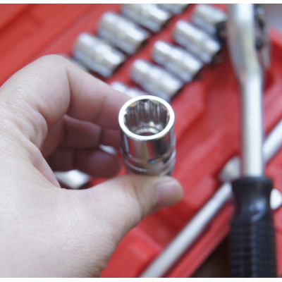 Trusa de scule cu 32 piese chei tubulare si clichet