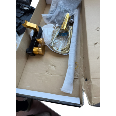 RESIGILAT Set coloana de dus PREMIUM cu design elegant in NEGRU si AURIU ZGARIETURI FINE