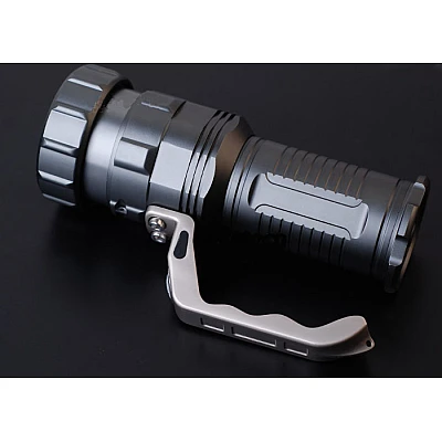 Lanterna Argintie cu MANER Max 800 Lumeni cu Zoom Lanterna Argintie cu MANER Max 800 Lumeni cu Zoom