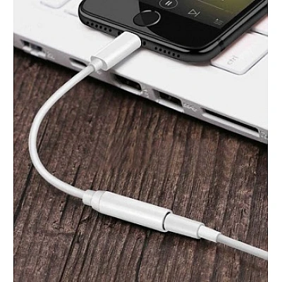 Adaptor audio QZJ2 conector Lightning si Jack 3.5mm Adaptor audio QZJ2 conector Lightning si Jack 3.5mm