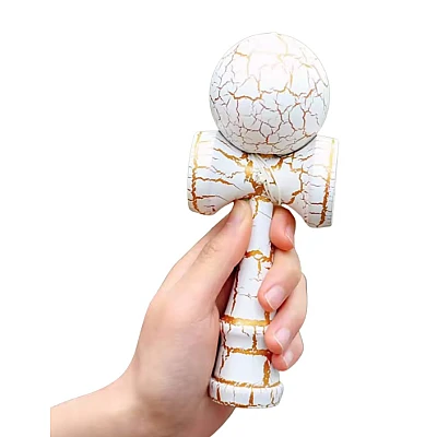 Kendama profesionala din lemn 18 cm model clasic cu design crapat culoare ALB