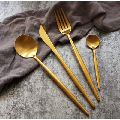 Set de 4 piese tacamuri in stil portughez- culoare auriu