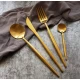 Set de 4 piese tacamuri in stil portughez- culoare auriu