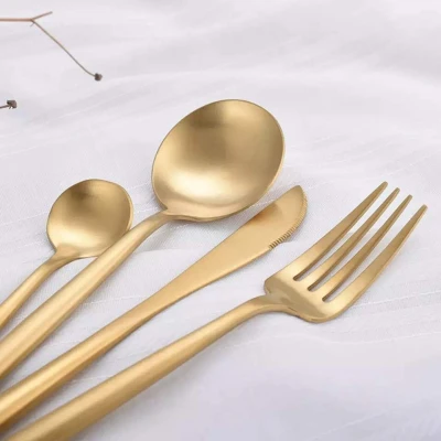 Set de 4 piese tacamuri in stil portughez- culoare auriu