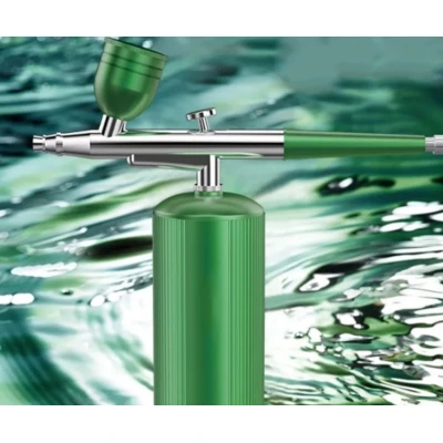 Spray hidratare pentru fata Q ZY8 portabil din metal pentru curatarea tenului verde