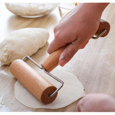 Rola 2 capete din lemn pentru intins aluat Rola 2 capete din lemn pentru intins aluat