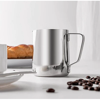 Cana din inox cu gradatie pentru spumare cu maner 600 ml Cana din inox cu gradatie pentru spumare cu maner 600 ml