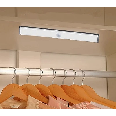 Lampa led de interior cu senzor de miscare si lumina calda/rece 15cm Lampa led de interior cu senzor de miscare si lumina calda/rece 15cm