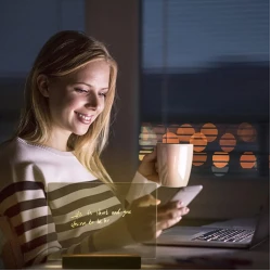 Panou luminos acrilic tip tabla de notite transparenta cu baza din lemn Panou luminos acrilic tip tabla de notite transparenta cu baza din lemn