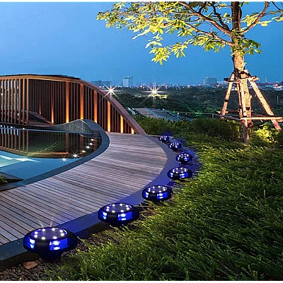 Set 4 lampi solare pentru curte cu picioruse detasabile si led lateral Set 4 lampi solare pentru curte cu picioruse detasabile si led lateral