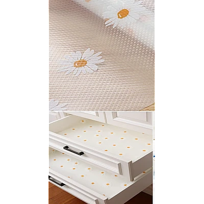 Folie de protectie pentru rafturi 45 x 300cm cu floricele albe Folie de protectie pentru rafturi 45 x 300cm cu floricele albe