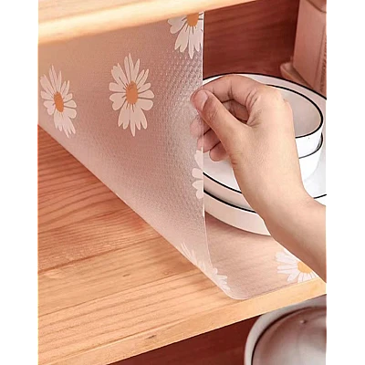 Folie de protectie pentru rafturi 45 x 300cm cu floricele albe Folie de protectie pentru rafturi 45 x 300cm cu floricele albe